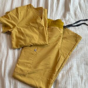 Figs Light Gold Scrub Set